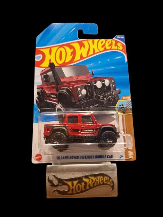 HW Dirt 2025 15 Land Rover Defender Double Cab 10/10 L