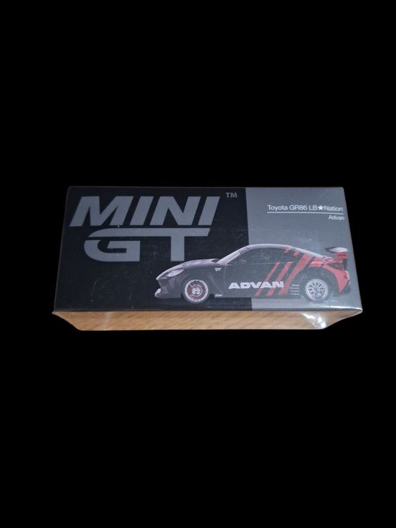 Mini GT #1173 Toyota GR86 LB Nation Advan